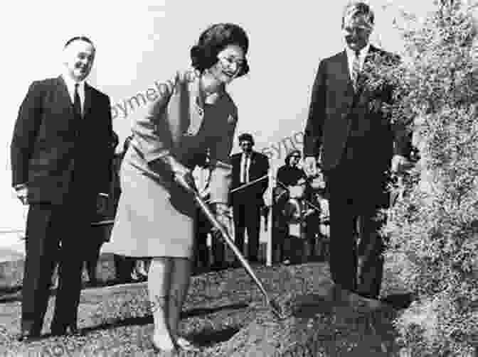 Lady Bird Johnson Planting A Tree, Wearing A Green Dress And A White Straw Hat First Women: The Grace And Power Of America S Modern First Ladies